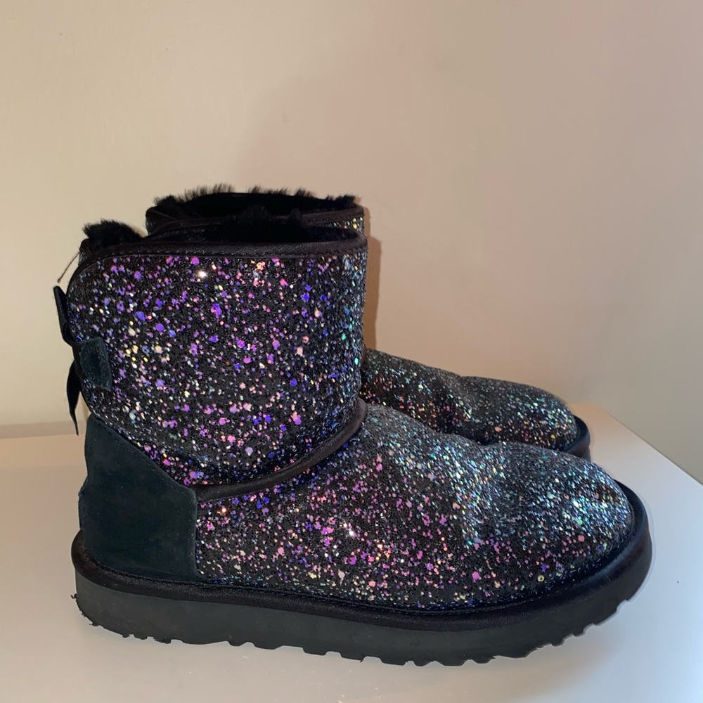 UGG MINI BAILEY BOW COSMOS SPARKLE SHEEPSKIN BOOTS SIZE 7